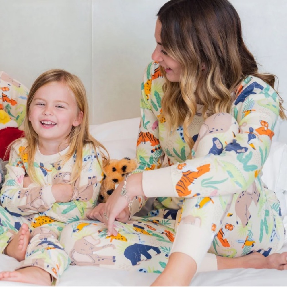 Landry’s Adult Zoo Animal Print Pajama Set.‎ Size 2XL.